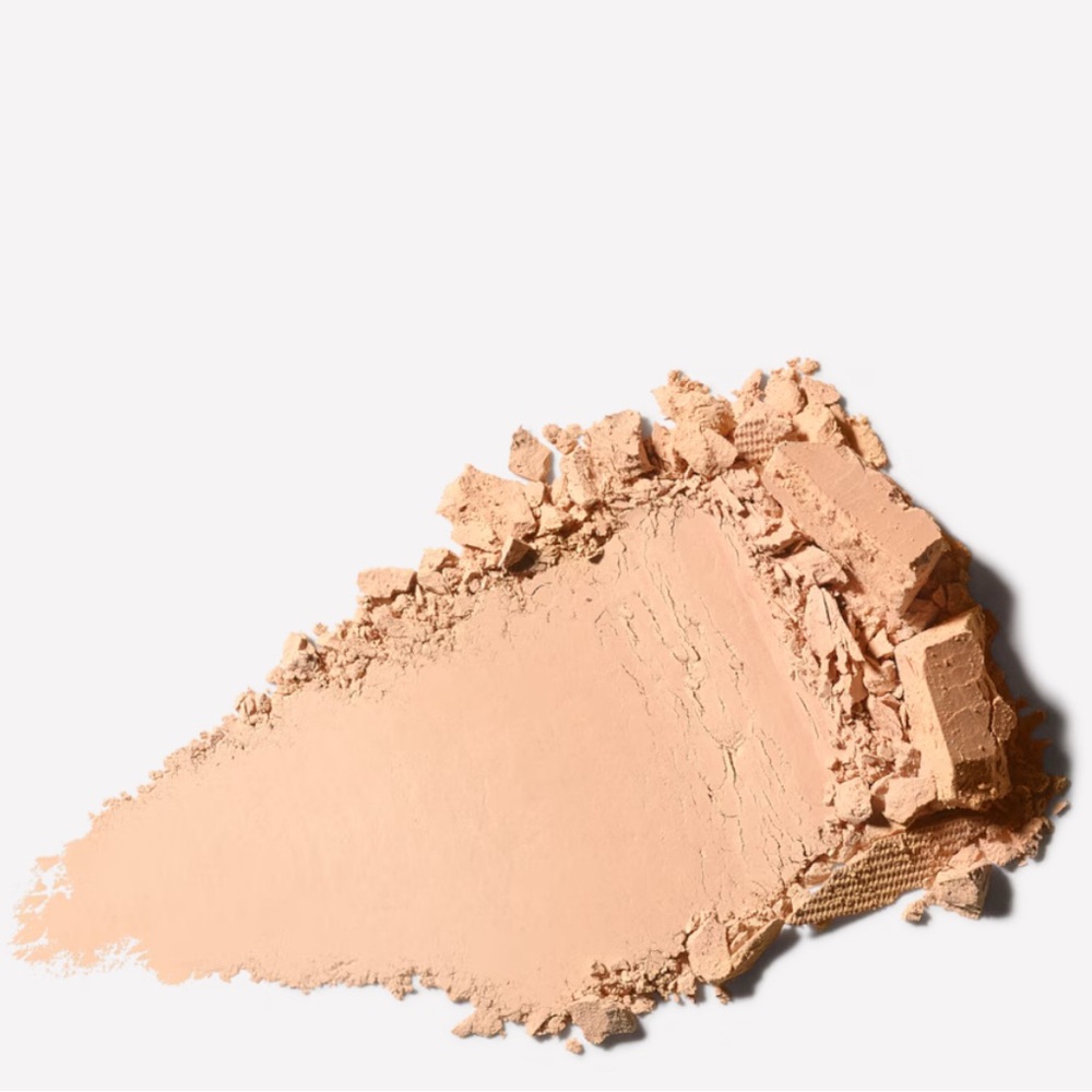 NW22 Foundation 12-hour, medium-2-full coverage, ultra-matte, controls oil/shine - Picture 3 of 4